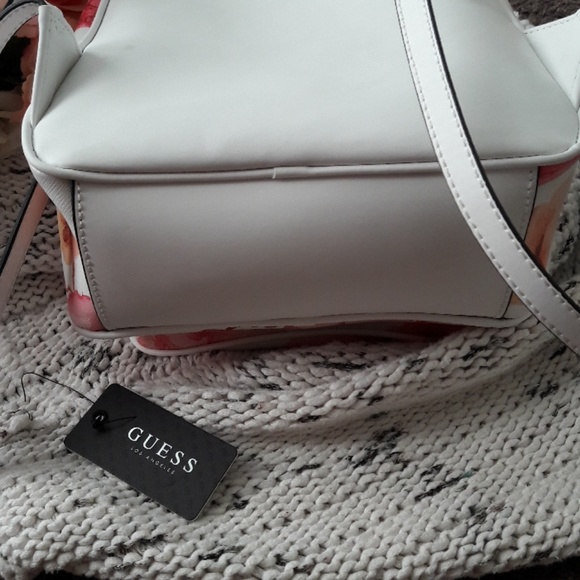 💐 Guess Beautiful Mini Backpack 💐 - Picture 5 of 7